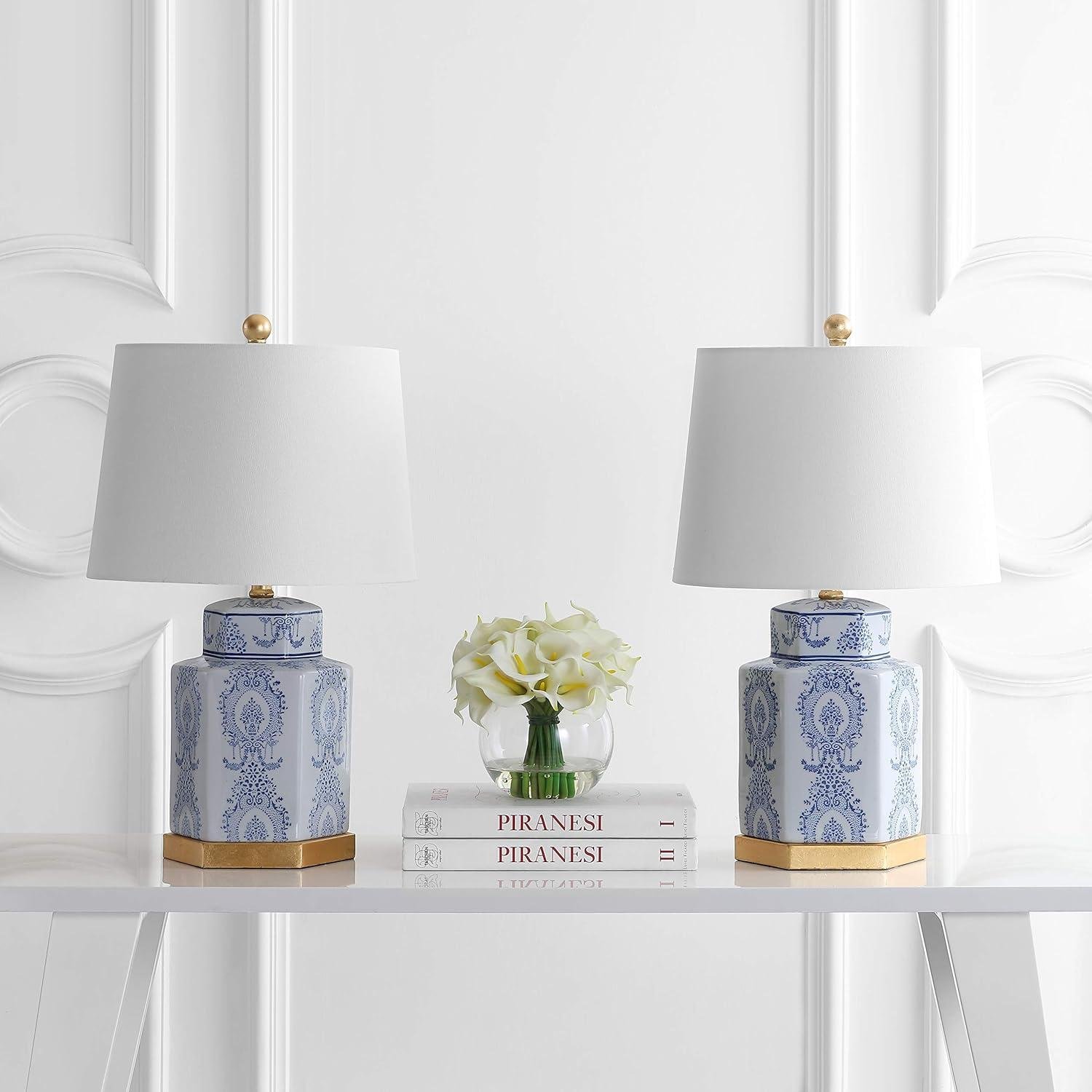 Our Review of the SAFAVIEH Bodin Blue/White ‌Table Lamp Set