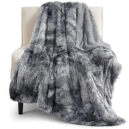 Bedsure Fluffy Throw Blanket Gifts for Women Men, Soft Fleece Sherpa Cozy Fuzzy Plush Warm Minky Thick Faux Fur Throw for Couch, Bed, Home Living Room Decor Bedroom Blanket Gifts for Mom Dad, Grey