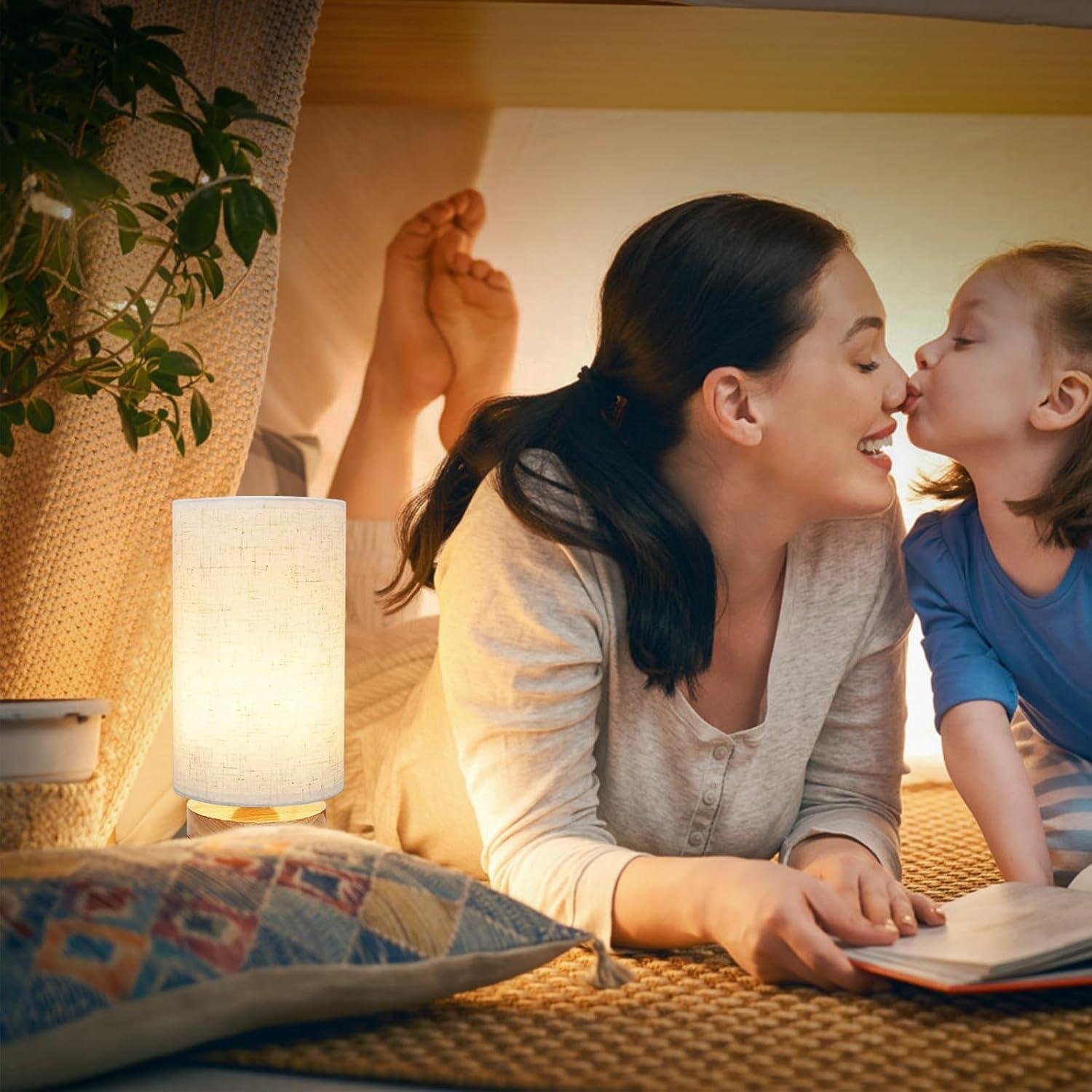Why We​ Love the UCHENTON Small Bedside Table Lamp: Cozy, Bright, and Stylish