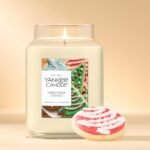 Yankee Candle Christmas Cookie 22oz Jar - Long-Lasting Holiday Scent, 150 Hour Burn Time, Perfect Gift! - Image 5