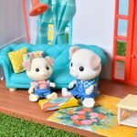 Honey Bee Acres Cozy Living Room Décor Set – 28 Colorful Farmhouse Doll Accessories for Kids - Image 7