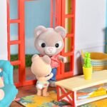 Honey Bee Acres Cozy Living Room Décor Set – 28 Colorful Farmhouse Doll Accessories for Kids - Image 6